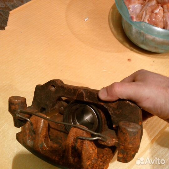 Суппорта передние Volvo 850