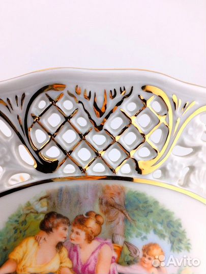 Ваза ажурная. Мадонна. Фарфор