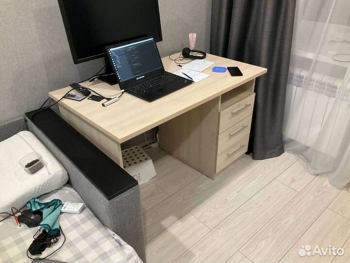 Письменный стол