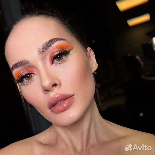 Модель на макияж