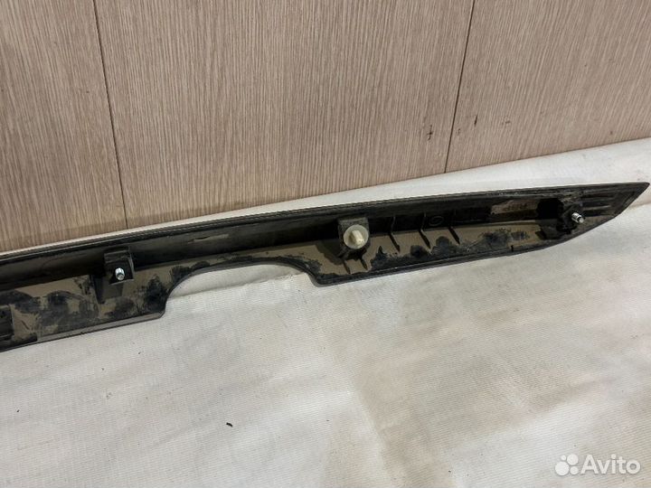 Накладка крышки багажника Hyundai Solaris 1