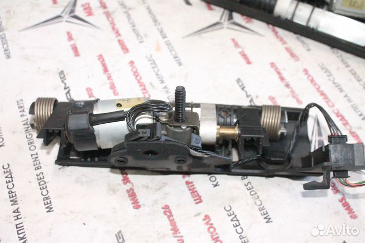 Моторчик управления подголовников W221 Mercedes