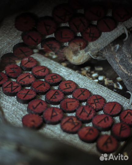 Скандинавские руны старший футарк из абрикоса крас