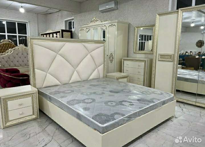 Спальный гарнитур