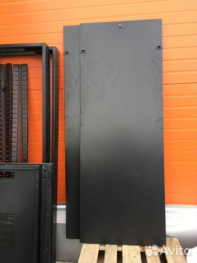 Серверный шкаф 42U разобран без стоек боковых