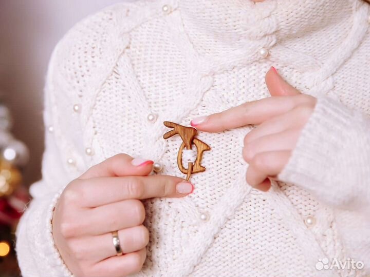 Брошь ручной работы из дерева - дуб