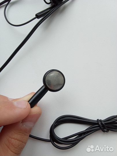 Проводные наушники