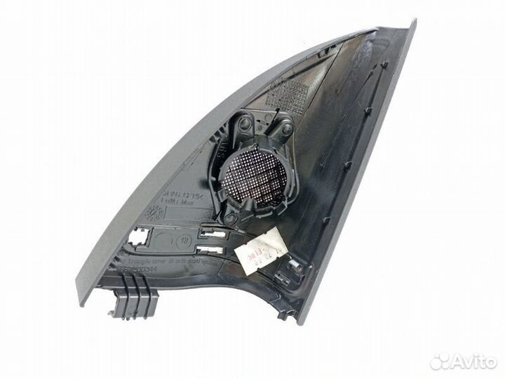 Накладка крепления зеркала передняя левая