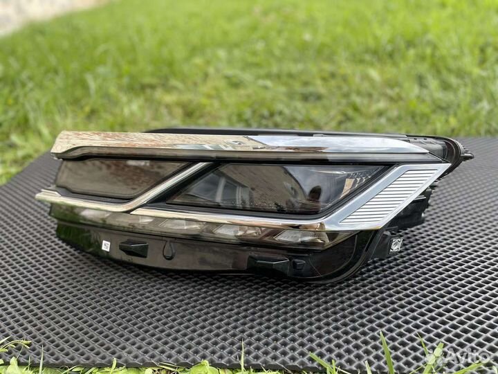 Volkswagen Touareg 3 фара левая матричная matrix