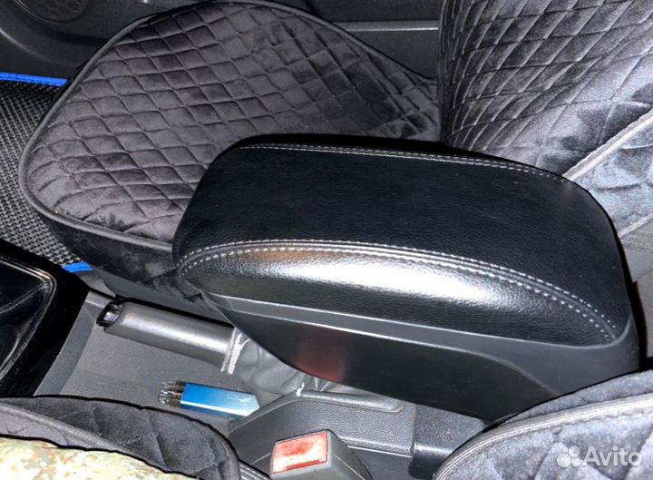 Подлокотник место Opel Astra H