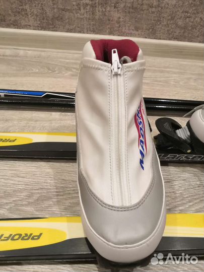 Лыжные ботинки, лыжи, палки