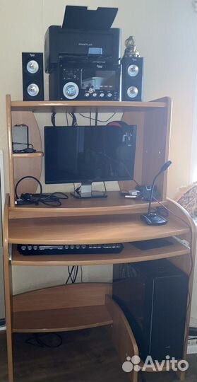 Компьютерный стол