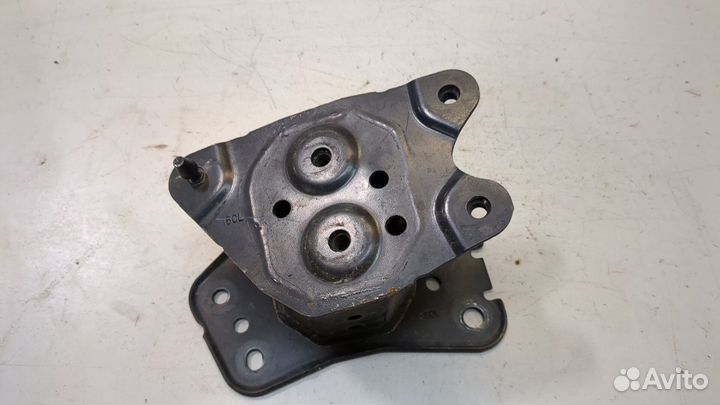 Кронштейн усилителя бампера левый передний Lexus NX