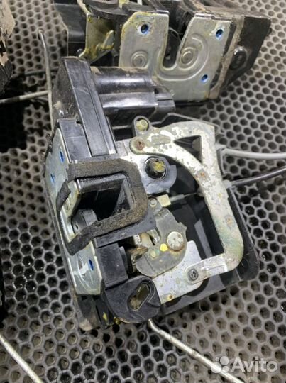 Замок двери передний задний Кайрон SsangYong Kyron