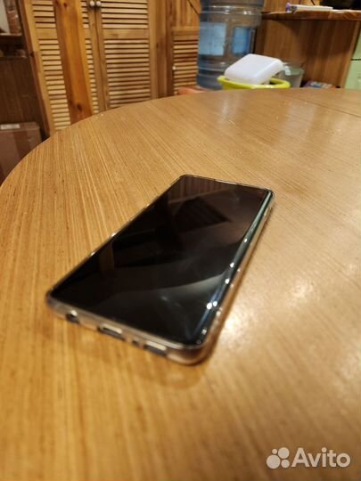Samsung Galaxy S10, 8/128 ГБ