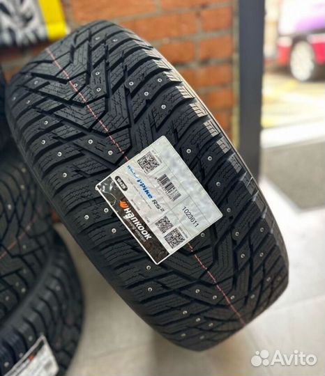 Hankook Winter I'Pike RS2 W429 215/55 R17 98T