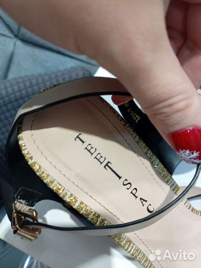 Босоножки 40