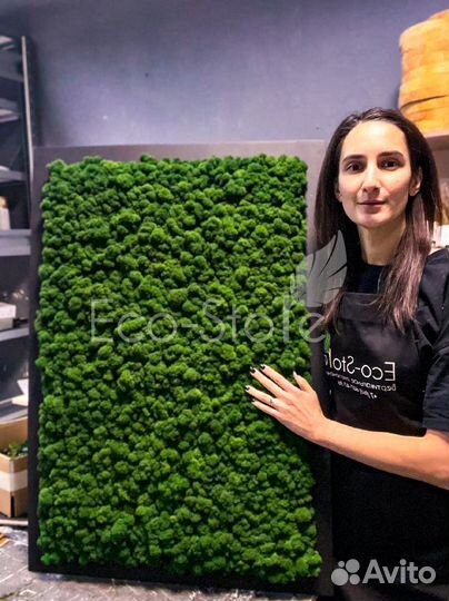 Панно со мхом с выступом