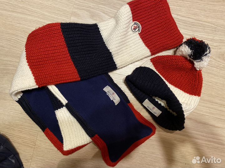Куртка детская moncler +шапка и шарф 4-5 лет