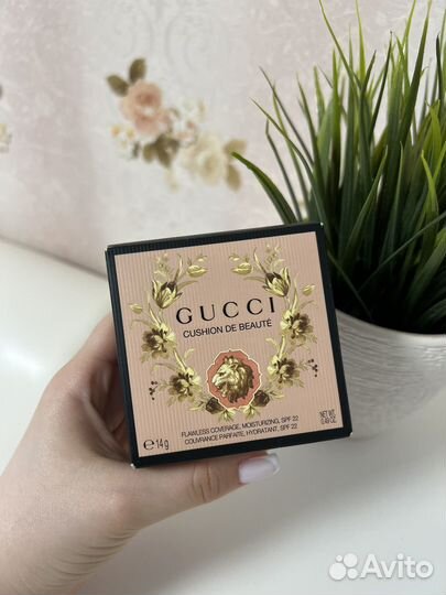 Gucci тональный кушон оттенок 01