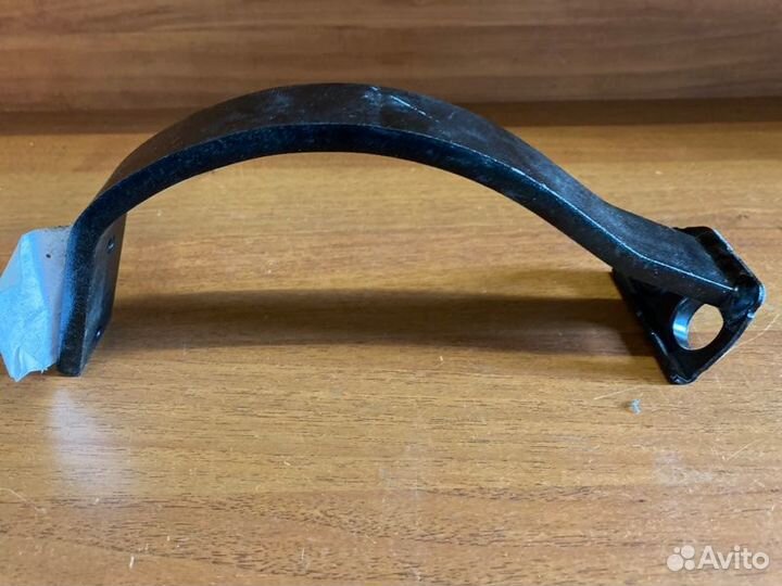 Кронштейн крепления защиты двс правый Volkswagen