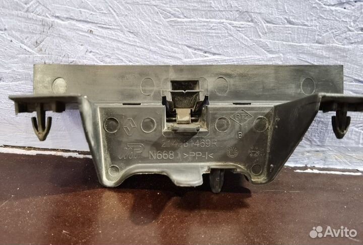 Кронштейн радиатора передний правый Renault Arkana