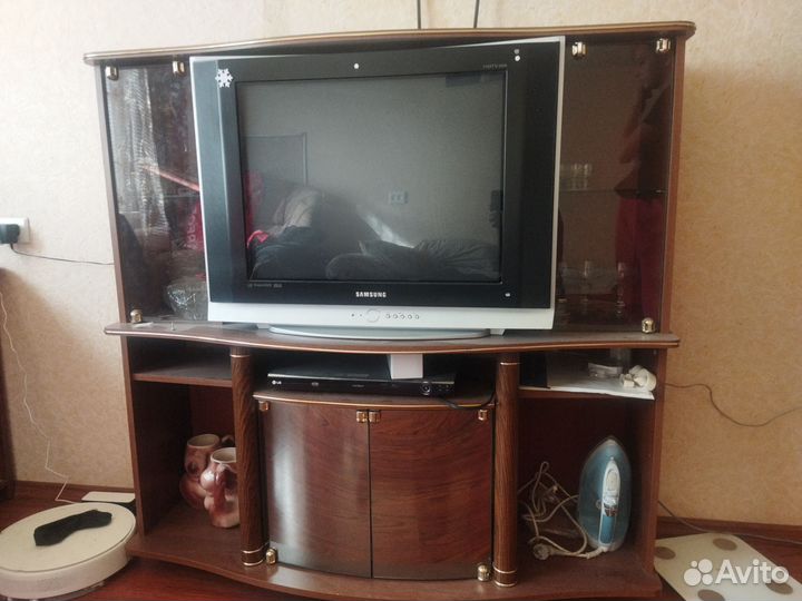 Полка под телевизор