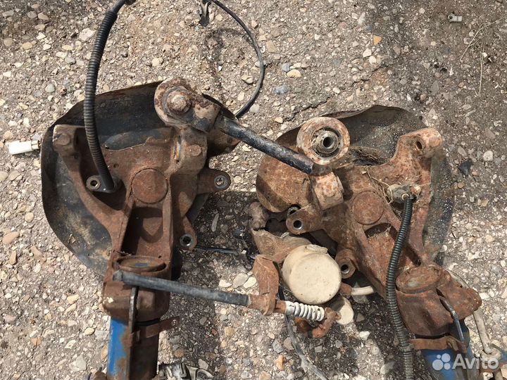 Кулак поворотный левый Ford Mondeo 2 1996-2000