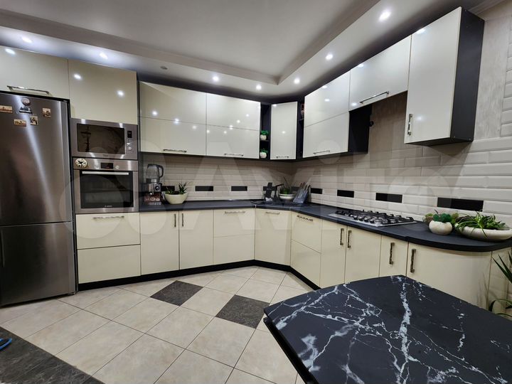 3-к. квартира, 90 м², 6/9 эт.