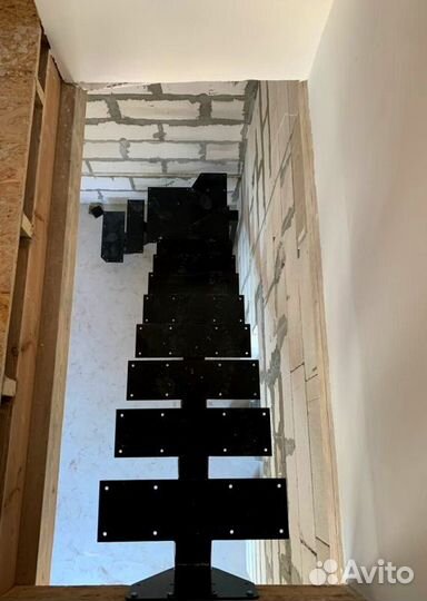 Лестница Г-образная с поворотными ступенями