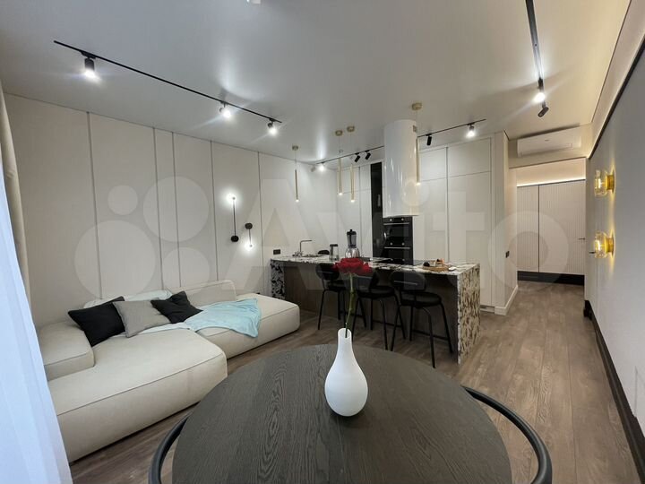 3-к. квартира, 86 м², 1/18 эт.