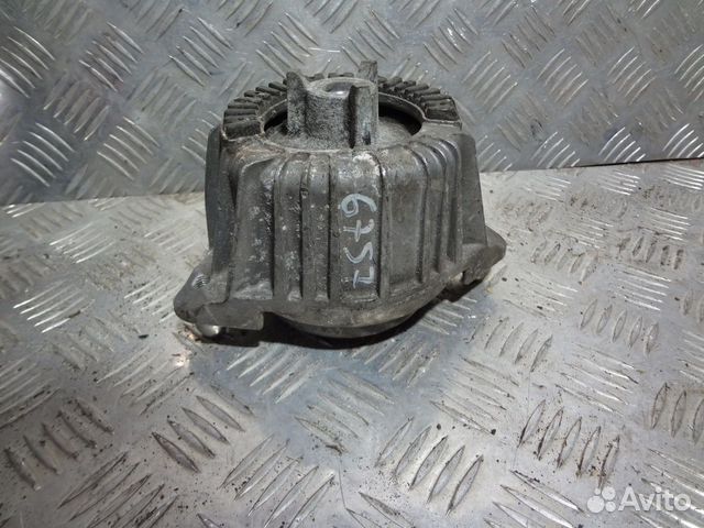 Опора подушка двигателя левая Мерседес 204 212 218