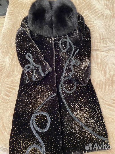 Шуба мутоновая с чернобуркой