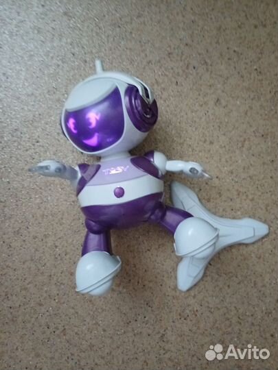 Робот tosy
