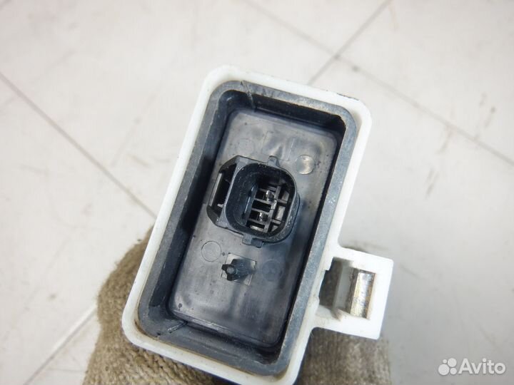 Замок двери передней правой Mitsubishi Space Star