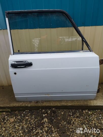 Двери ваз 2107,водительской нет