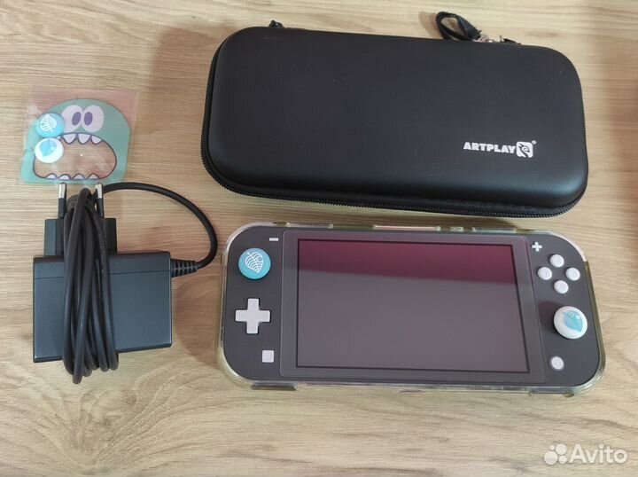 Nintendo Switch Lite с играми