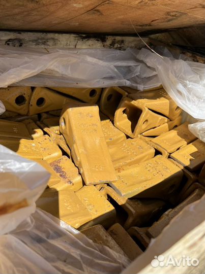 Коронки для ковша Komatsu 205-70-19570