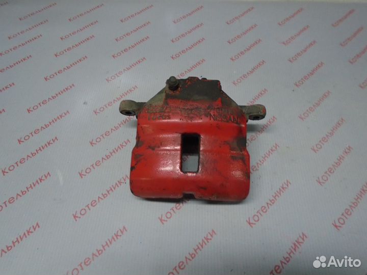 Nissan 41001-4M510 Суппорт передний правый