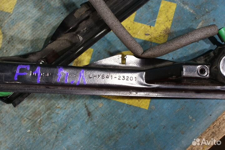 Передний левый стеклоподъемник Ford Focus 1