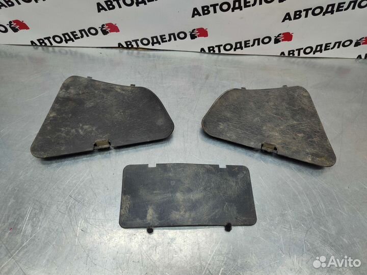 Накладка бампера Mitsubishi Carisma DA1A 1997 г.в