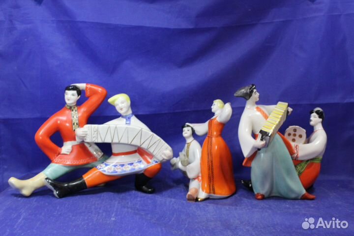 Три Фарфор статуэтки Русский танец балалайку бубен