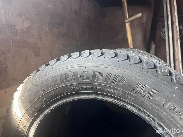 Goodyear UltraGrip Ice Arctic SUV 215/65 R17 99T