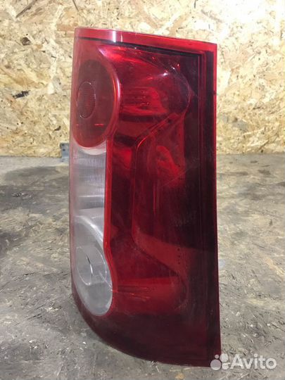 Фонарь задний задний правый Лада Ларгус
