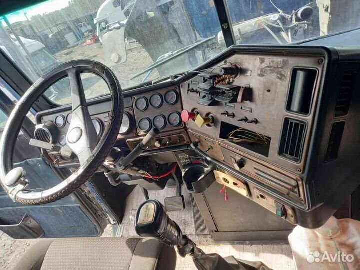 Кабина Freightliner FLD