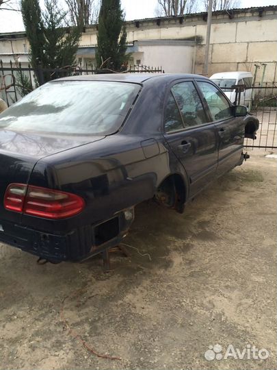 Разбор Запчасти на mercedes 210