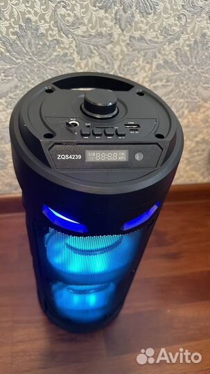 Музыкальная портативная колонка с bluetooth новая