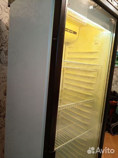 Витринный холодильник для напитков