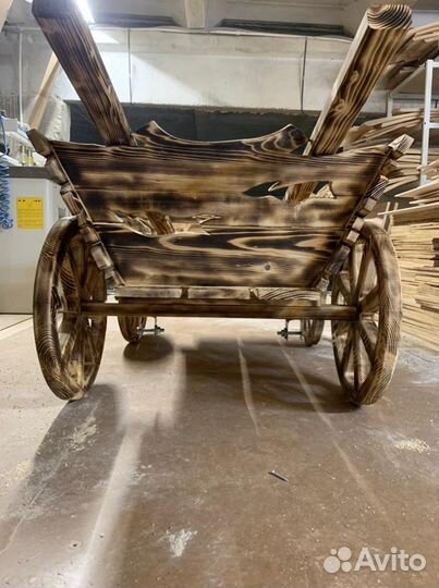 Деревянная телега декоративная резная