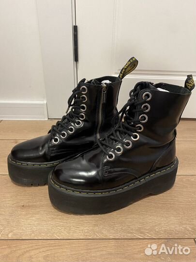 Черные ботинки на платформе Dr Martens